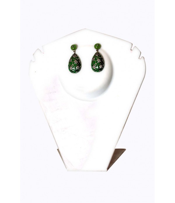 Green onyx with silver 925 ear ring.